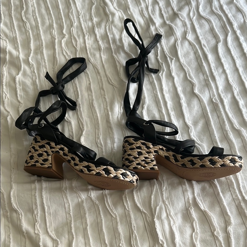 Vince Camuto Roreka Sandals - Picture 2 of 10